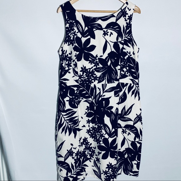JG Hook Dresses & Skirts - JG Hook navy/white floral sheath dress, size 16